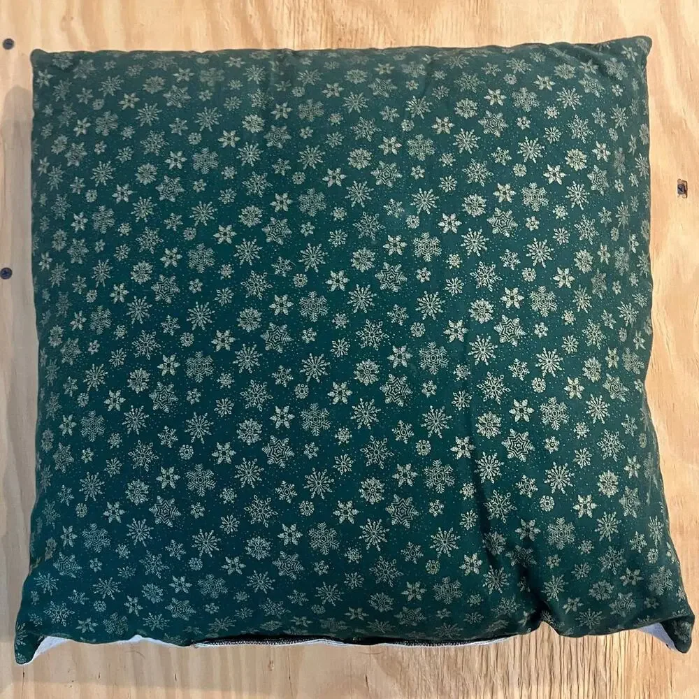 VTG Mouse Candy Cane Tapestry‎ Pillow Holiday Winter Decor Green Snowflake Back